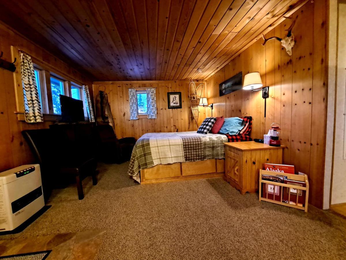 Northwoods Cottage Bed And Breakfast แฟร์แบงค์ส ภายนอก รูปภาพ